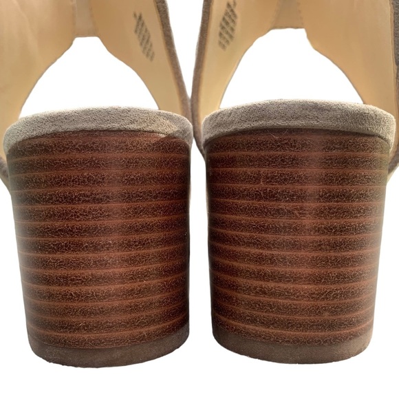 Nine West Suede Sandals 7.5 Stacked Heel Gold Hardware Strappy Neutral - Picture 7 of 10